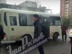 Жгучее желание пройтись на работу пешком вызвала «огонь-маршрутка» у ростовчан на видео