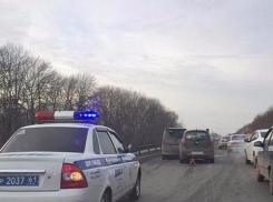 Массовое ДТП с шестью иномарками и двумя российскими авто произошло под Ростовом