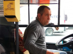 Спокойно курить в автобусе разрешил эмоциональный водитель всем ростовчанам