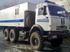 Уснувший за рулем мужчина перевернул автозак по дороге в СИЗО под Ростовом