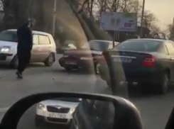 Спровоцировавшее огромную пробку на улице Нансена в Ростове ДТП попало на видео