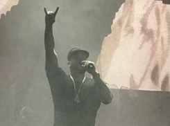 Тимати показал шесть фото концерта в Ростове, на котором он обидел фанатов