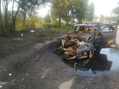 Иномарка загорелась во время движения в Ростовской области