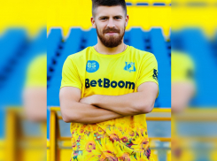 «Деревенские принты»: болельщики раскритиковали форму ФК «Ростов» с подсолнухами