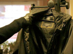 Кражу куртки из салона автомобиля совершил окоченевший рецидивист из Ростовской области