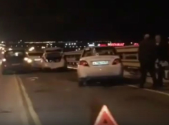 Массовое ДТП на Ворошиловском мосту в Ростове попало на видео