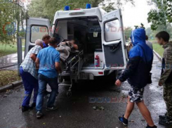 Молния ударила в сотрудницу школы, оказавшуюся во время грозы на улице в Ростовской области