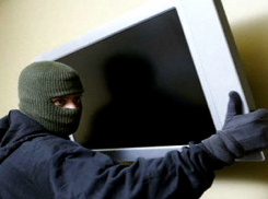 Салон красоты в Таганроге пострадал при бандитской операции рецидивиста с телевизором