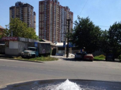 Коммунальный фонтан забил на Мечникова