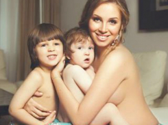 Жена Дмитрия Диброва сделала семейный снимок топлес