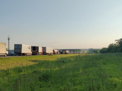 Жителей Ростовской области попросили не выезжать на трассу М-4