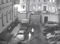Дерзкий грабеж в центре Ростова попал на камеры видеонаблюдения