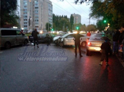 Авария на Вятской в Ростове - очевидцы считают, что пешеходам очень повезло остаться в живых