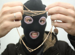 Доверчивая девушка стала жертвой 25-летнего жителя Новочеркасска, которого пригласила к себе в квартиру