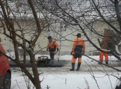 Укладка горячего асфальта на снег в Ростове попала на фото