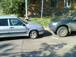 Ростовская автоледи на «Ладе» не вписалась в поворот и спровоцировала аварию