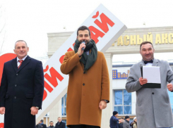 Счастливые ростовчане отметили новоселье в микрорайоне «Красный Аксай» с Иваном Ургантом 