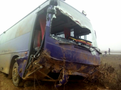 Автобус с ростовчанами разбился на трассе в Астраханской области