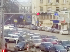 О диких пробках в ближайшие дни предупредили ростовских автомобилистов