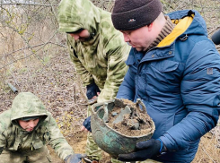 Уникальный артефакт нашли поисковики при раскопке фашистских позиций под Ростовом