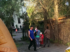 Молодая мать избила девочку на глазах у «празднующих» прохожих в Ростове