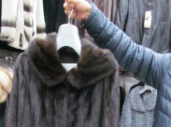 Расстаться с крупной партией меховых китайских шуб пришлось ростовскому предпринимателю 