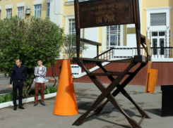 Гигантский стул кинорежиссера в Ростове попал в Книгу рекордов России