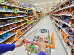 Тухлый фарш, торты с плесенью и ядовитые семечки: лидеры по гнили Ашан и О'кей 