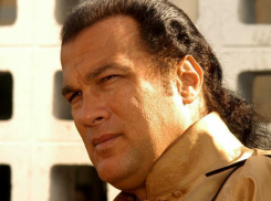 Стивен Сигал снова пообещал посетить Ростов