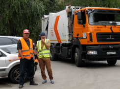 В Ростове появилось три новых мусоровоза отечественного производства