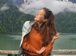 «Сексуальная худышка» из Ростовской области устроила фотосессию на опасном мосту