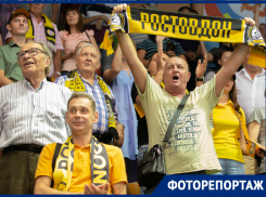 Эмоции болельщиков и быстрые атаки: яркие кадры гандбольного матча «Ростов-Дон» — «Луч»