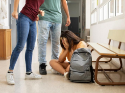 В Ростовской области семья добилась компенсации от школы за избиение дочери одноклассником