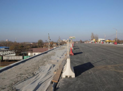 Из-за закрытия моста на Малиновского Ростов встал в 9-балльные пробки