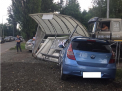 Житель донской столицы на иномарке смел остановку в Ростове