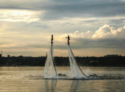 Улетно романтичное предложение «руки и сердца» над осенней рекой восхитило жителей Ростова