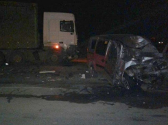 Житель Ростовской области в иномарке погиб под колесами тяжелого грузовика