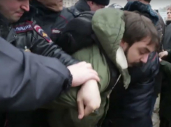 Митинг с оскорблениями в адрес президента России закончился для пятерых активистов «тесным контактом» с полицией Ростова