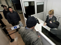 Неимоверно упертые пассажиры «Платова» продолжают тащить продукты в Ростов