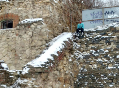Ужасы «зашквально»-экстремального сноубординга на Парамоновских складах Ростова попали на видео