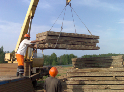 Крановщик случайно раздавил коллегу железобетонной плитой в Ростовской области