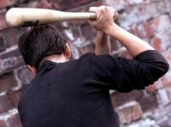 Ростовчанин напал на дядю с палкой и забрал мобильные 