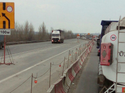 В гигантскую многокилометровую пробку встали машины на трассе М4 «Дон» под Ростовом