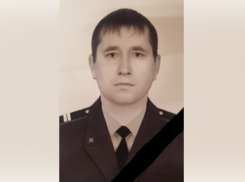 Погибшего во время тушения пожара спасателя наградили посмертно в Ростове