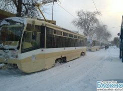 В Ростове из-за заметенных путей на улице Станиславского вторые сутки стоят трамваи
