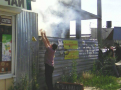 Отчаявшиеся продавцы «вслепую» пытались потушить пожар на рынке «Классик» в Ростове