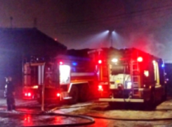 Крупный пожар произошел ночью в Западной промышленной зоне Ростова, с ним боролись более четырех часов