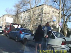 В Ростове на улице Ларина столкнулись пять машин