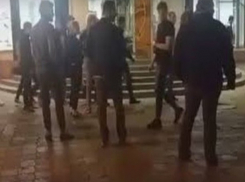 Воспользовавшись ситуацией массовой драки, девушка технично обокрала ее зачинщика в Ростове