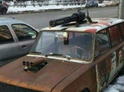 «Безумный» ВАЗ с пулеметом на крыше взбудоражил жителей Ростова-на-Дону